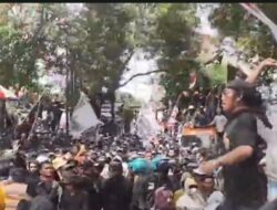 Demo Pati Memanas, Massa Duduki DPRD dan Desak Bupati Mundur