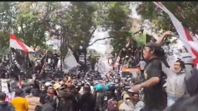 Demo Pati Memanas, Massa Duduki DPRD dan Desak Bupati Mundur