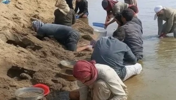 Kilau Eufrat: Emas, Asa, dan Nubuat di Tepi Sungai Surut