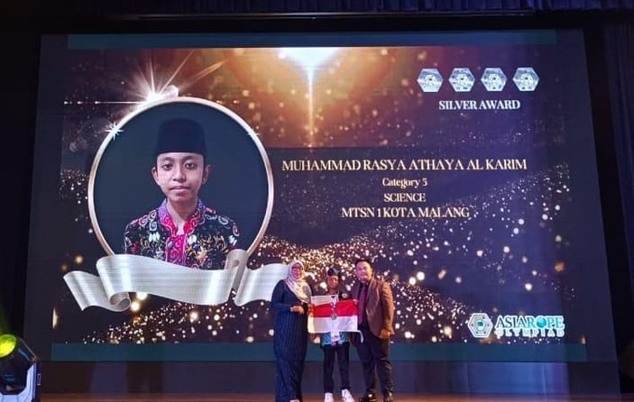 Siswa Madrasah Malang Ukir Sejarah: Raih Perak Olimpiade Sains Internasional