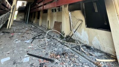Di Atas Puing DPRD Kediri: Napas Pemerintahan yang Menolak Padam Di Atas Puing DPRD Kediri: Napas Pemerintahan yang Menolak Padam
