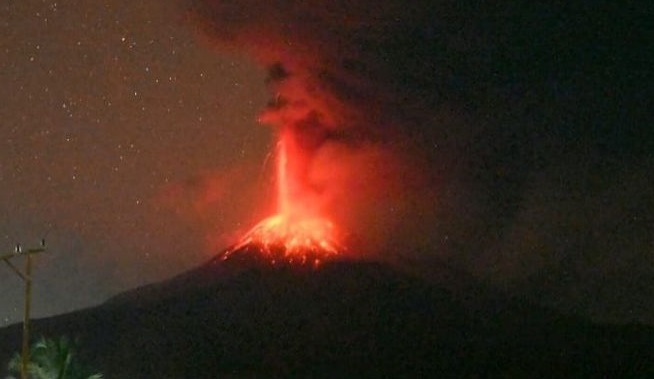 Lewotobi Laki-laki Awas: Flores Timur Siaga Penuh Hadapi Potensi Erupsi