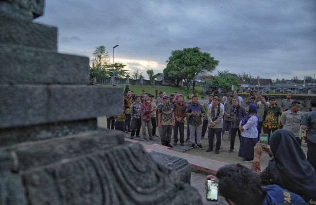 Penataran: Sebuah Epik Peradaban di Jantung Jawa