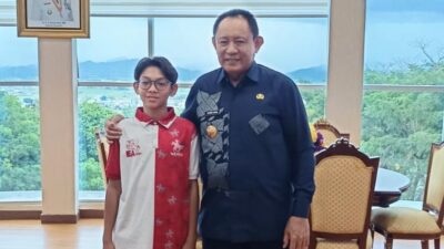 Sepatu Pinjaman, Panah Emas: Kisah Danish, Kuda, dan Negeri Beruang Merah