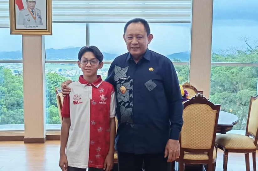 Sepatu Pinjaman, Panah Emas: Kisah Danish, Kuda, dan Negeri Beruang Merah