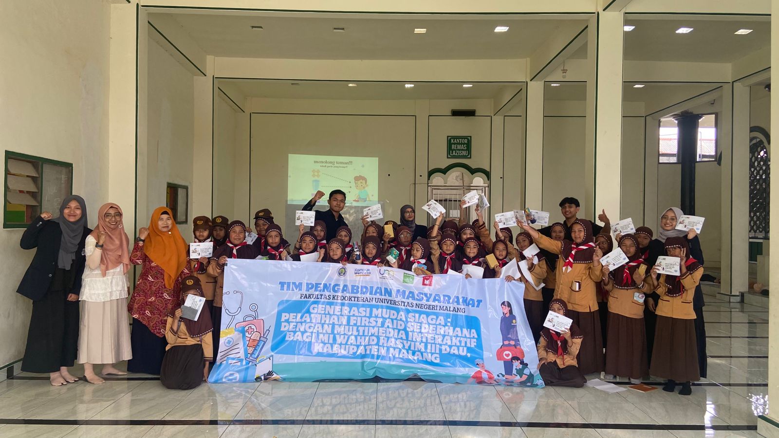 FK UM Cetak Generasi Muda Siaga: Pelatihan First Aid Sederhana bagi MI di Kabupaten Malang