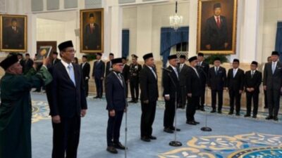 Prabowo Reshuffle Kabinet, 4 Menteri Baru dan 1 Wamen Resmi Dilantik Prabowo Reshuffle Kabinet, 4 Menteri Baru dan 1 Wamen Resmi Dilantik