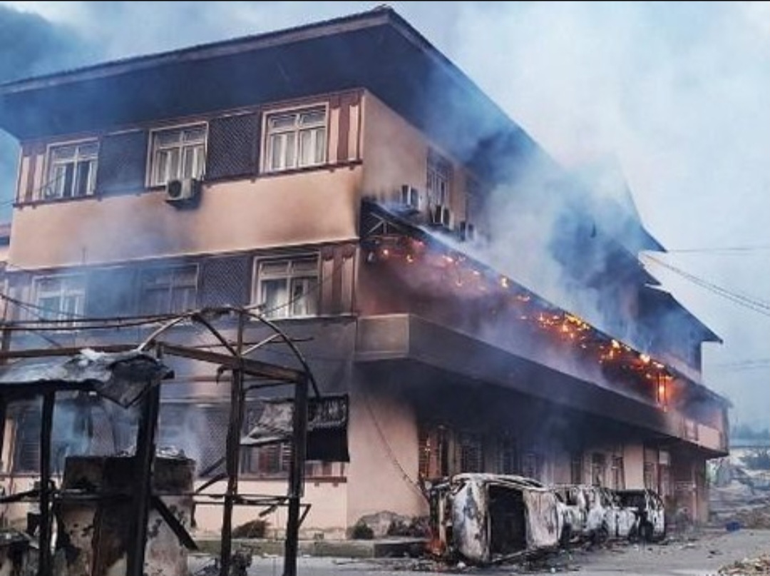 Kerusuhan Besar di Nepal: Menteri Dikejar di Jalanan, Gedung Pemerintah Dibakar