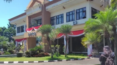 Benteng Sunyi di Rumah Rakyat: Misteri Kursi Kosong DPRD Batu di Tengah Gelombang Protes