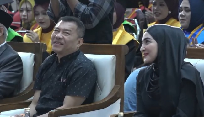Momen Wisuda UIN Malang Jadi Panggung Inspirasi, Anang–Ashanty Siap Jadi Duta Kampus