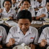 Program Makan Gratis Jombang Diprotes: Nasi Keras, Ayam Basi