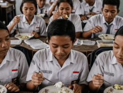 Program Makan Gratis Jombang Diprotes: Nasi Keras, Ayam Basi