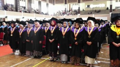 UIN Maliki Malang Catat Prestasi Cemerlang, Mayoritas Wisudawan Raih Predikat Cumlaude UIN Maliki Malang Catat Prestasi Cemerlang, Mayoritas Wisudawan Raih Predikat Cumlaude