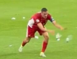 Pujian untuk Jay Idzes, Tunjukkan Jiwa Kepemimpinan kala Suporter Indonesia Lempar Botol