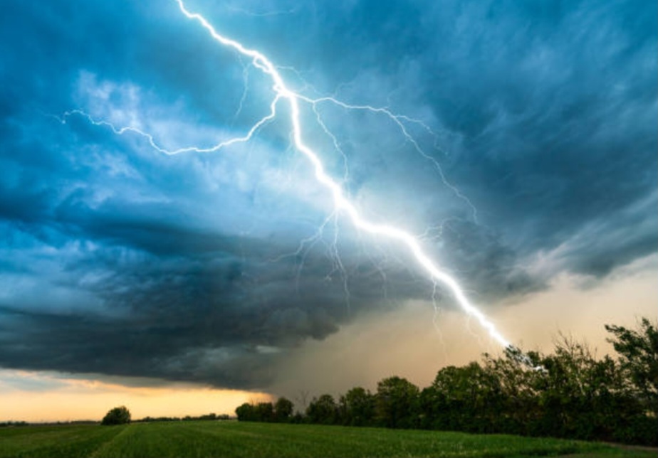 BMKG Juanda: Cuaca Ekstrem Ancam 23 Wilayah di Jatim hingga 5 November BMKG Juanda: Cuaca Ekstrem Ancam 23 Wilayah di Jatim hingga 5 November