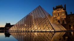 Perampokan Fantastis Museum Louvre: Aksi Cepat 7 Menit