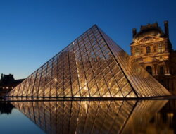 Perampokan Fantastis Museum Louvre: Aksi Cepat 7 Menit