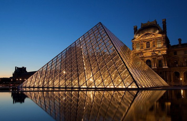 Perampokan Fantastis Museum Louvre: Aksi Cepat 7 Menit