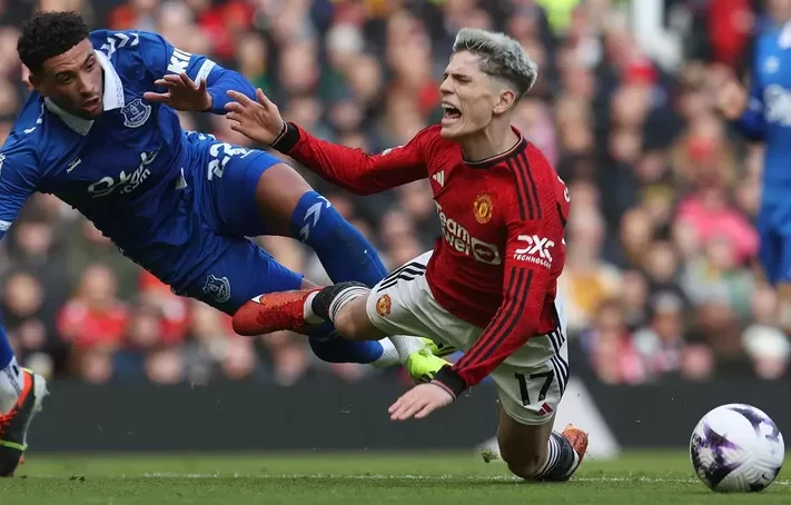 Old Trafford Membisu: MU Dipermalukan 10 Pemain Everton Old Trafford Membisu: MU Dipermalukan 10 Pemain Everton