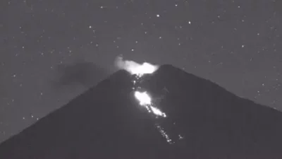 Gunung Semeru Erupsi, Lava Pijar Meluncur hingga 2,5 Kilometer