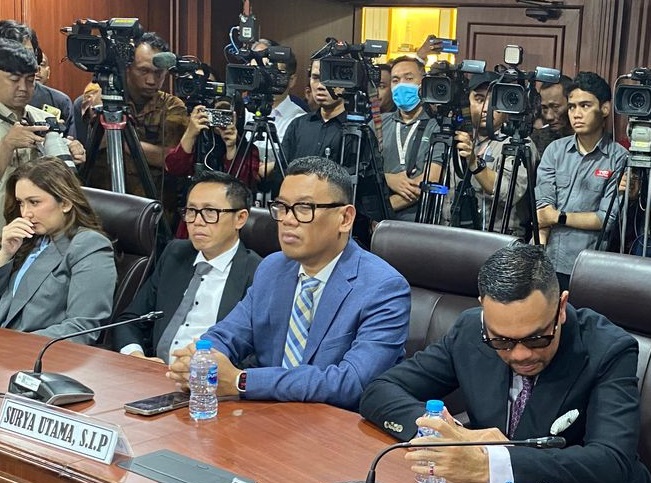 Putusan Etik MKD: Dramatis, 3 Anggota DPR Dinonaktifkan, 2 Dibebaskan Putusan Etik MKD: Dramatis, 3 Anggota DPR Dinonaktifkan, 2 Dibebaskan