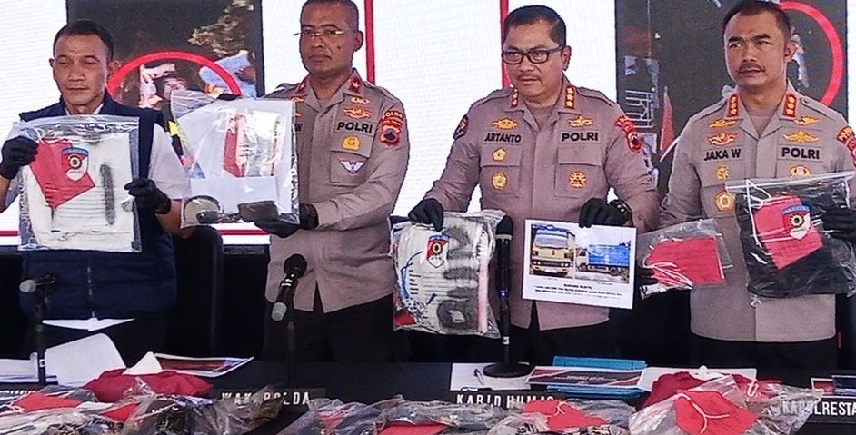 Ricuh Demo Pemakzulan Bupati Pati: 9 Jadi Tersangka Ricuh Demo Pemakzulan Bupati Pati: 9 Jadi Tersangka