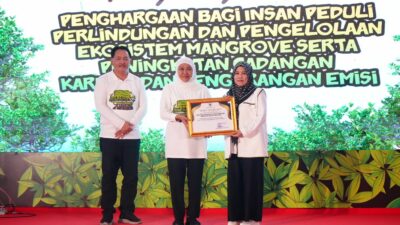 Konsisten Wujudkan Kampus Hijau, Rektor UIN Malang Terima Penghargaan Gubernur Jawa Timur