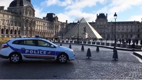 Drama Louvre: Satu Tersangka Bebas, Perhiasan Rp 1,7 T Raib