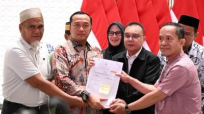Presiden Prabowo Rehabilitasi Dua Guru Luwu Utara yang Dipecat karena Bantu Honorer