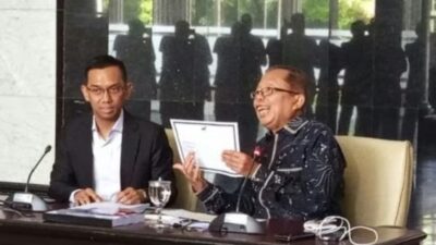 Hakim MK Tanggapi Tudingan Ijazah Palsu, Tunjukkan Momen Wisuda yang Dihadiri Dubes Indonesia