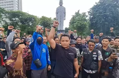 Surabaya Melawan Premanisme: Buntut Pengusiran Paksa Nenek Elina