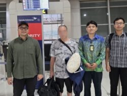 Bule AS Diusir dari Blitar: Kedok Santri dan Konflik Norma Sosial