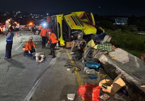 ​Tragedi di Tol Semarang: Bus Cahaya Trans Tabrak Pembatas, 15 Orang Tewas