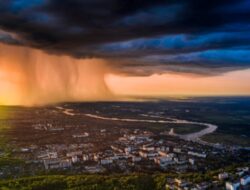 BMKG Keluarkan Peringatan Dini: Potensi Hujan Ekstrem Ancam Jawa hingga Papua Selama Nataru