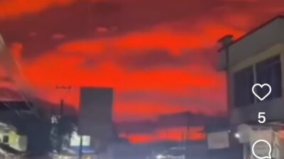 Viral Langit Pandeglang Berwarna Merah Pekat, Benarkah Pertanda Buruk?