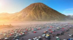 Libur Nataru 2025: Geliat Jeep Bromo dan Tantangan Jalur Maut