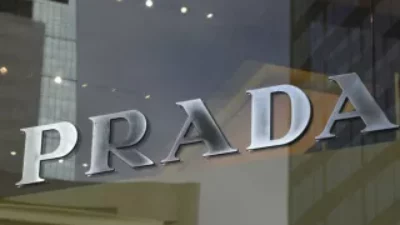 Prada Akuisisi Versace, Tantang Dominasi LVMH