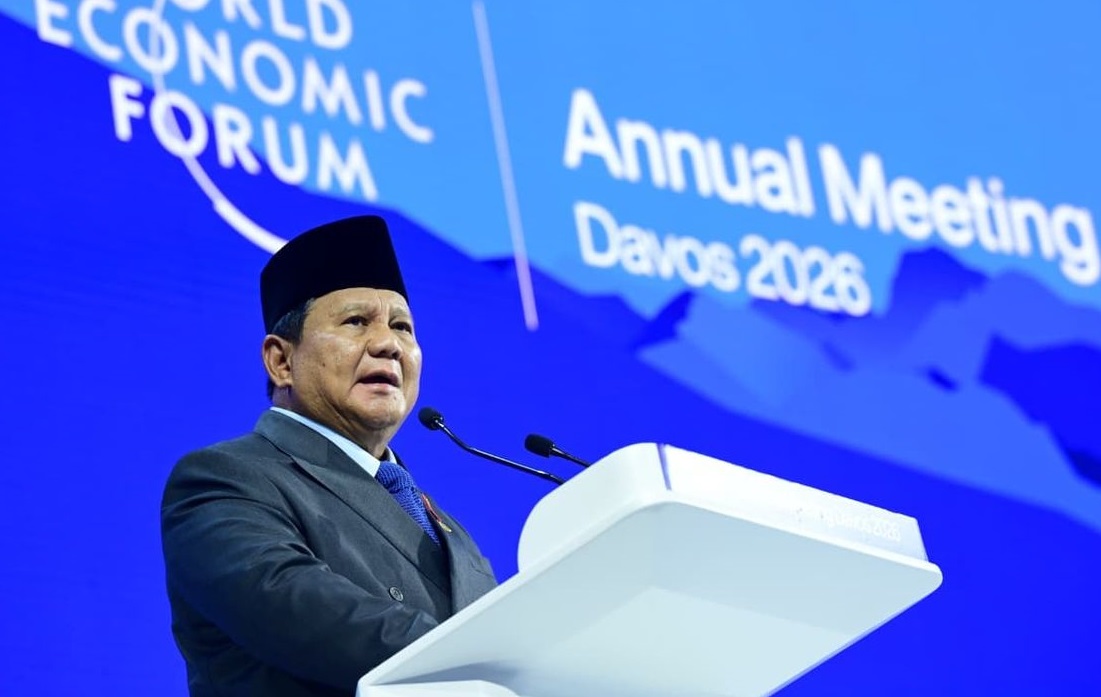 Diplomasi Bola Prabowo di Davos