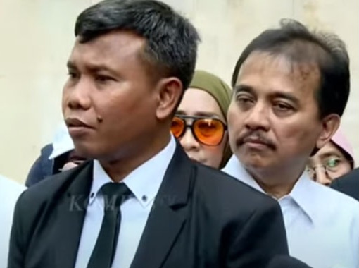 Polemik SP3 “KUHAP Solo”, Eggi Sudjana dan Damai Hari Lubis Polisikan Roy Suryo-Ahmad Khozinudin Polemik SP3 “KUHAP Solo”, Eggi Sudjana dan Damai Hari Lubis Polisikan Roy Suryo-Ahmad Khozinudin