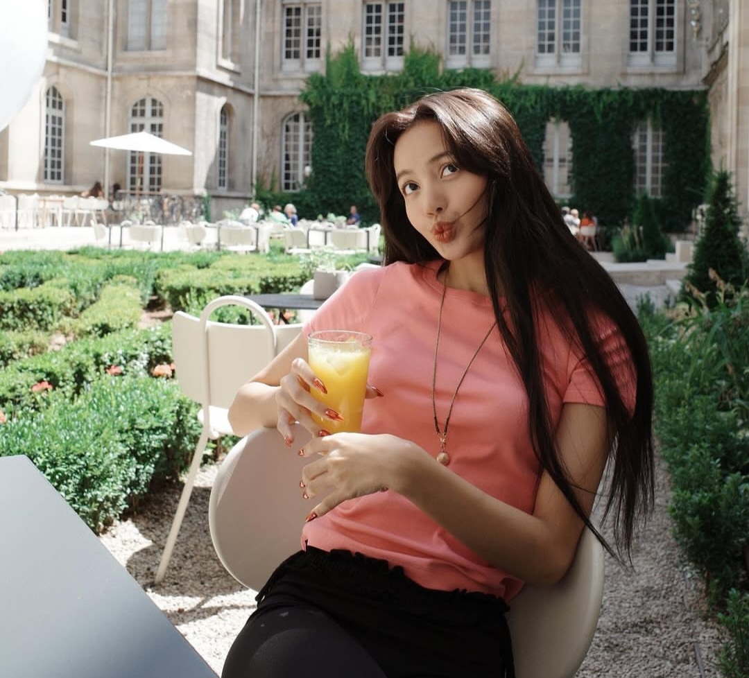 Lisa BLACKPINK dan Don Lee Syuting di Bandung Barat, Tebing Karst Citatah Mendadak Viral