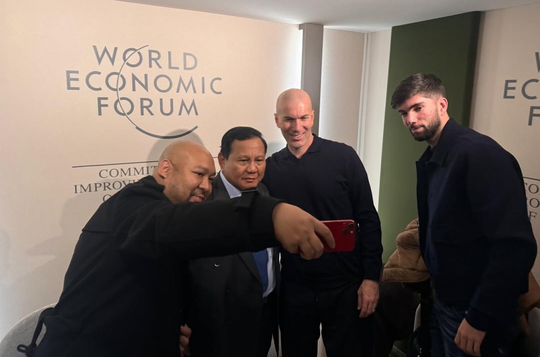 Prabowo Ngobrol Bareng Zidane di Tengah Forum Ekonomi Dunia Prabowo Ngobrol Bareng Zidane di Tengah Forum Ekonomi Dunia