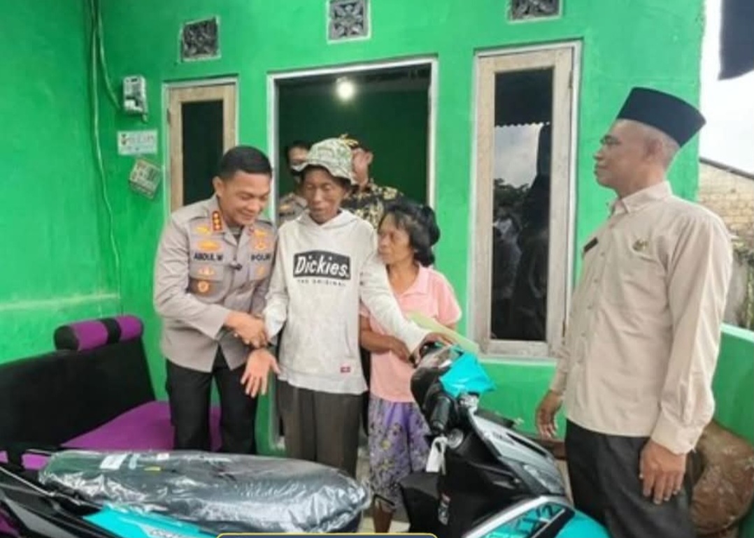 Usai Diinterogasi Polisi dan Tentara, Penjual Es Kue Jadul Banjir Bantuan Usai Diinterogasi Polisi dan Tentara, Penjual Es Kue Jadul Banjir Bantuan