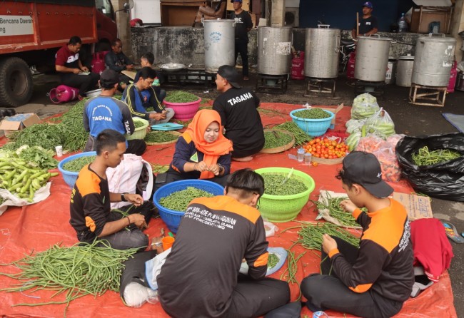 Dapur Cinta Nahdliyin: 30 Ribu Bungkus Nasi untuk Seabad NU