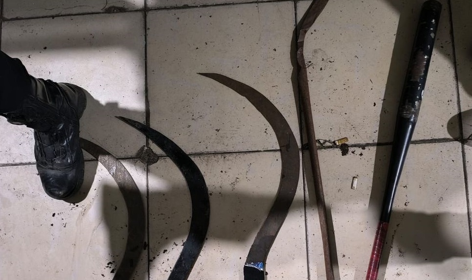 Teror Geng Motor Belia Indramayu: Nyali Besar Serang Polisi Pakai Corbek Teror Geng Motor Belia Indramayu: Nyali Besar Serang Polisi Pakai Corbek