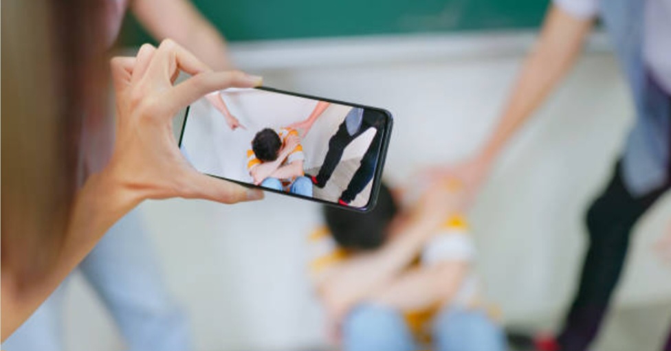 Guru di Jember Dibebastugaskan gegara Menyuruh Puluhan Murid Telanjang