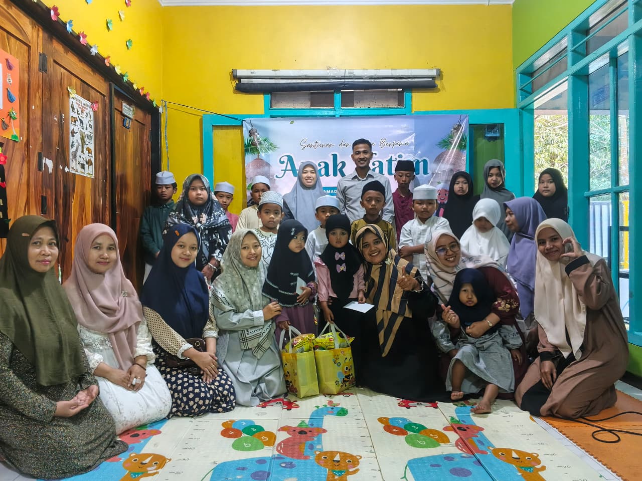 Menebar Senyum di Aula Lebah Kecil: Kolaborasi Relawan dan Yayasan dalam Balutan Kehangatan Ramadan