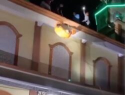 Bikin Geger, Dua Mayat Membusuk Ditemukan di Atap Masjid