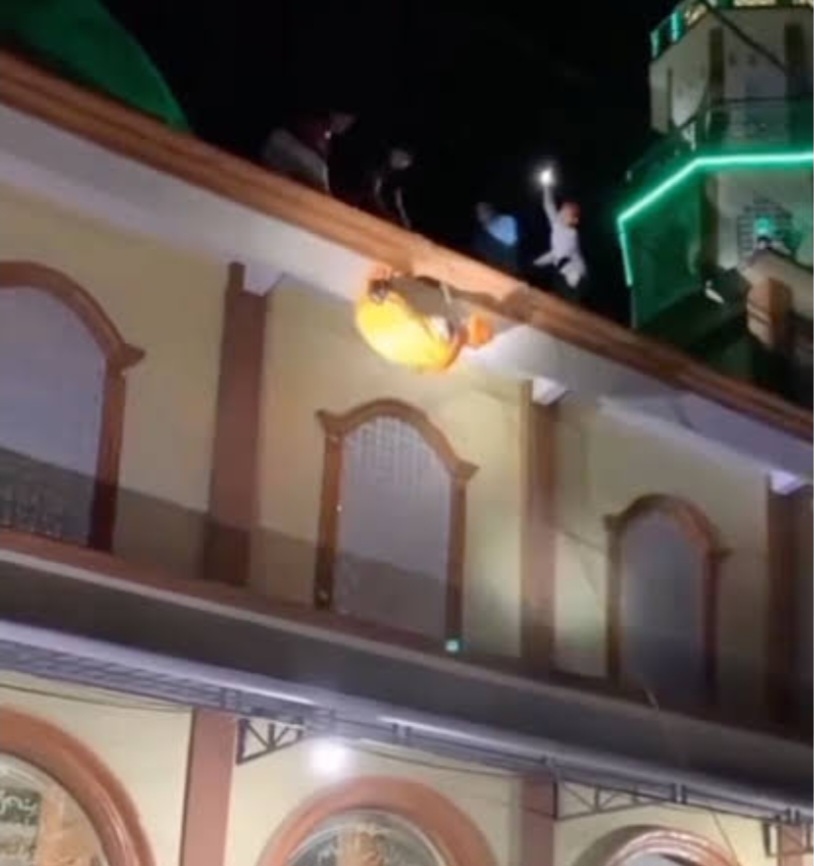 Bikin Geger, Dua Mayat Membusuk Ditemukan di Atap Masjid Bikin Geger, Dua Mayat Membusuk Ditemukan di Atap Masjid