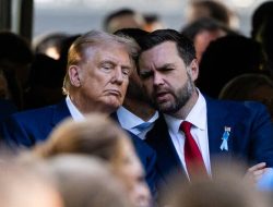 Donald Trump dan Wapres AS Dievakuasi, Ada Suara Tembakan di Acara Bersama Jurnalis