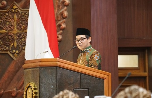 Rapor Merah LKPJ Jatim 2025: Menguak Ilusi Prestasi dan Delusi Fiskal